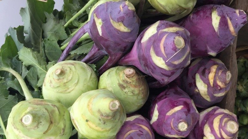 Ano ang pangalan ng repolyo na mukhang turnip