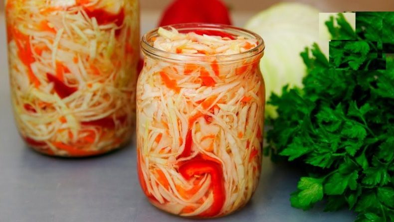 Einfache und leckere Rezepte zur Herstellung von Sauerkraut mit Essig