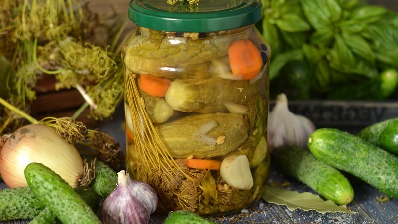 Skaniausi traškių konservuotų agurkų receptai iš patyrusių namų šeimininkių