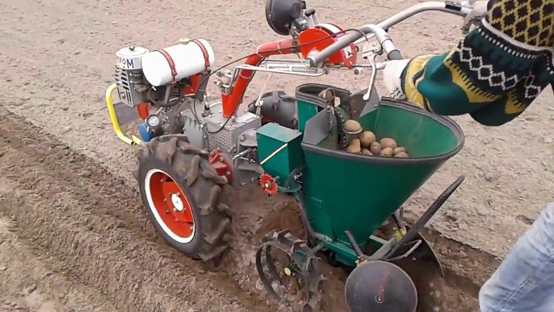 Како властитим рукама направити плантер за кромпир за мини трактор