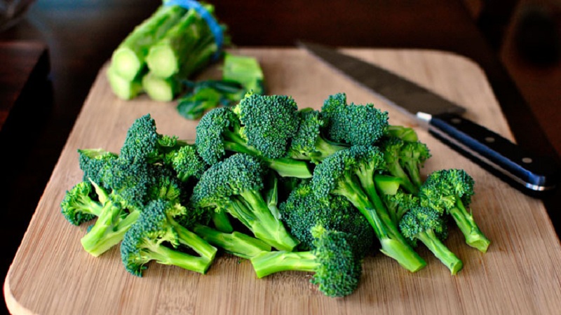 Ang mga benepisyo at pinsala sa broccoli para sa mga kababaihan