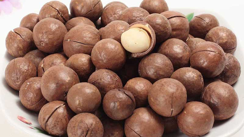 Paano at kung magkano ang macadamia nut ay natupok
