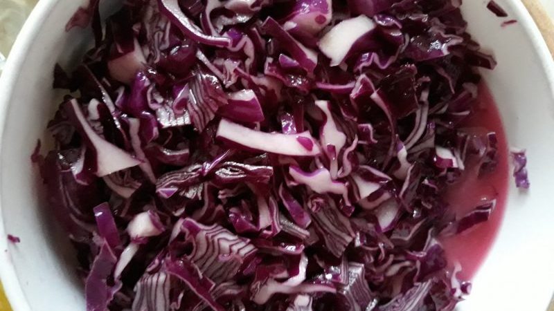 Ang mga recipe ng Sauerkraut na may iba't ibang sangkap