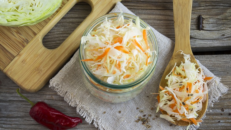 Recipes of lightly salted and sauerkraut instant in 1 day and 2 hours