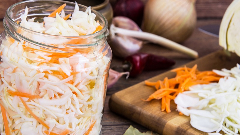 Recipes of lightly salted and sauerkraut instant in 1 day and 2 hours