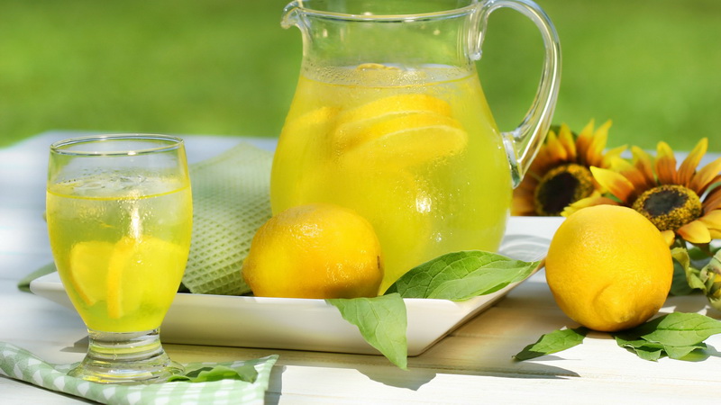We gebruiken heerlijke en gezonde citroenen om op de juiste manier af te vallen