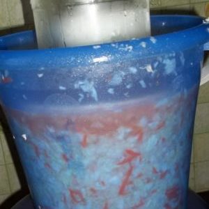 Да ли је могуће ферментирати и солити купус у пластичној канти за храну и другој пластичној посуди