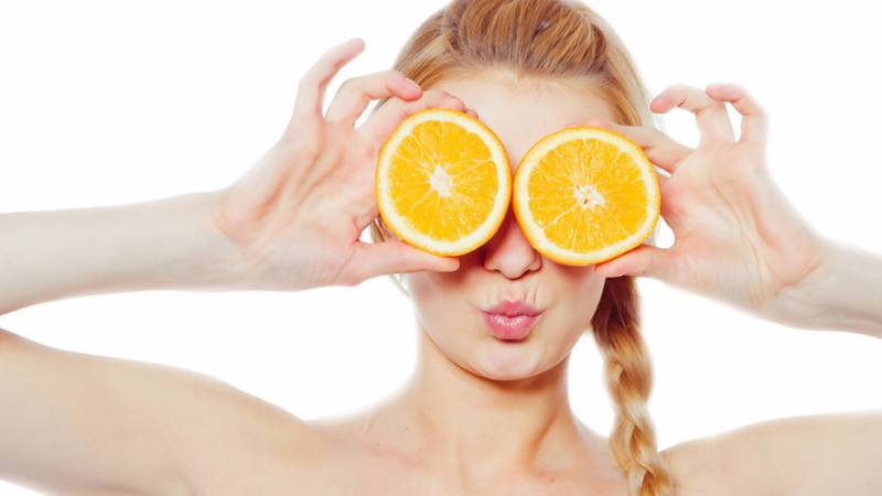 Femme et oranges - avantages et inconvénients