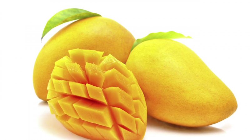 ¿Cuál es el contenido calórico del mango y cuáles son sus beneficios y daños?