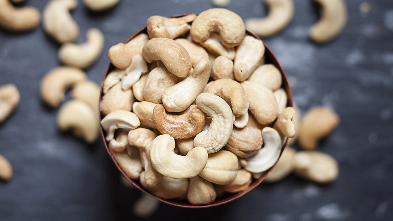 Cashew nuts - mga pakinabang at pinsala sa mga kababaihan