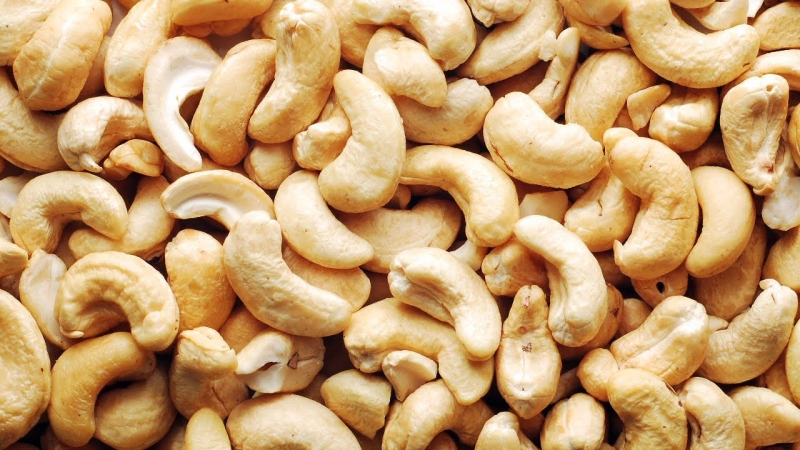 Cashew nuts - benefits and harms for women