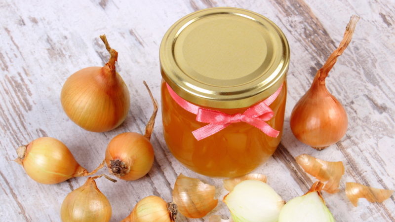 Hoe u uiensap met honing op de juiste manier gebruikt voor het reinigen van bloedvaten, beoordelingen over de effectiviteit