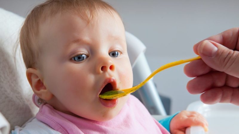 Je možné, aby mladá matka při kojení snědla čínské zelí