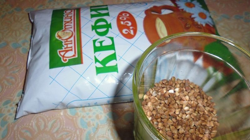 Quantas kcal tem o trigo sarraceno cru com kefir? Conteúdo calórico do mingau fervido no kefir