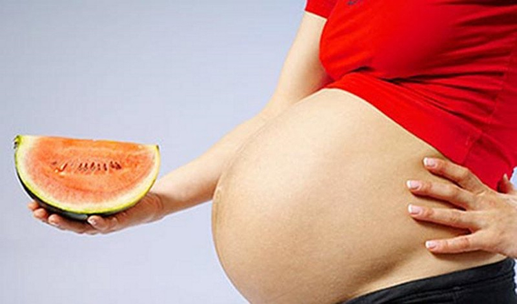 Is het mogelijk om watermeloen te eten tijdens de vroege en late zwangerschap?